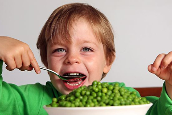 473468-kids-eating-their-greenscopy
