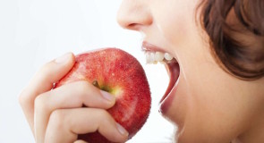 Sağlıklı Dişler İçin Yediklerinizi Gözden Geçirin